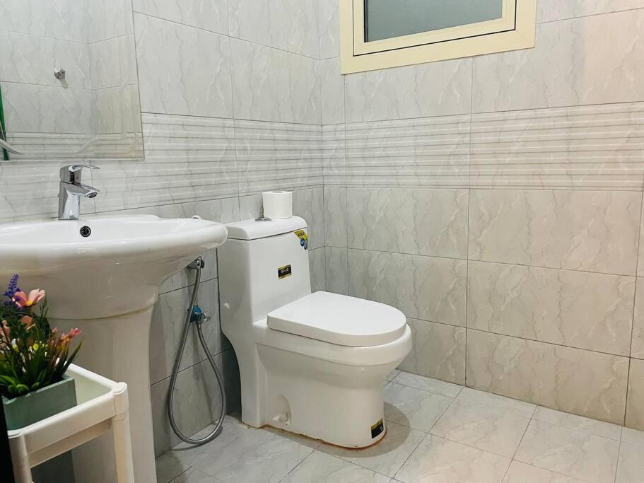 Luxury Private Studio Apartment Close To Airport Abu Dhabi Buitenkant foto